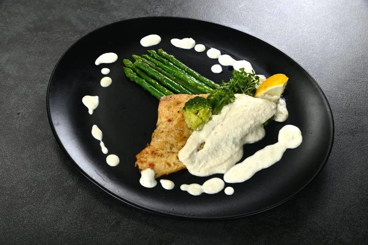 Дорадо на спарже